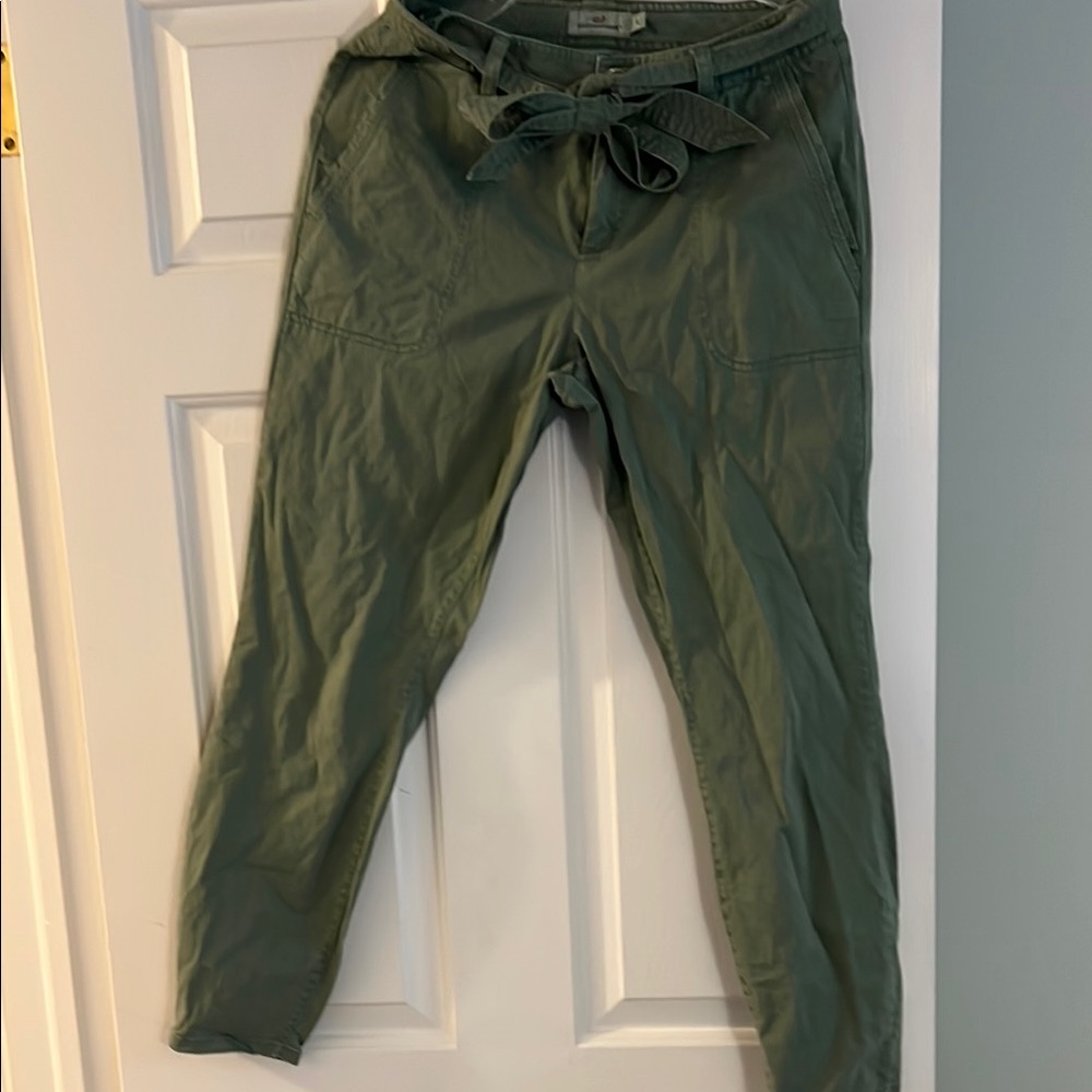 Vineyard Vines Green Cropped Ankle Pants with Relaxed Fit